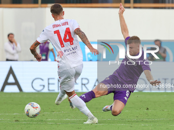 Lucas Beltran of ACF Fiorentina and Daniel Maldini of AC Monza battle for the ball during the Italian Serie A football match between ACF Fio...