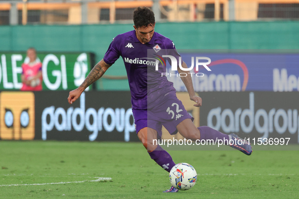 Danilo Cataldi of ACF Fiorentina controls the ball during the Italian Serie A football match between ACF Fiorentina and AC Monza in Florence...