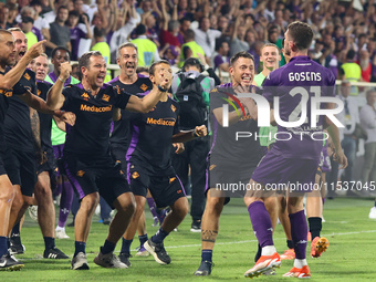 Robin Gosens of ACF Fiorentina celebrates after scoring his team's goal during the Italian Serie A football match between ACF Fiorentina and...