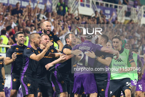 Robin Gosens of ACF Fiorentina celebrates after scoring his team's goal during the Italian Serie A football match between ACF Fiorentina and...