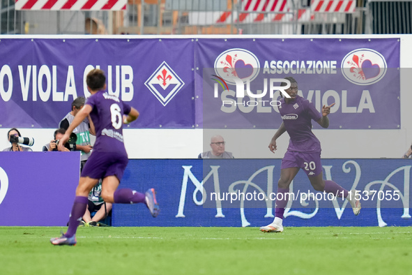 Moise Kean of ACF Fiorentina celebrates after scoring first goal during the Serie A Enilive match between ACF Fiorentina and AC Monza at Sta...