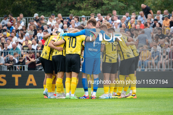 Wieczysta players huddle before the game between Wieczysta Krakow and Pogon Grodzisk Mazowiecki in Krakow, Poland, on September 1, 2024. Pol...