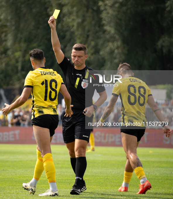 Referee Tomasz Wajda shows a yellow card to Manuel Torres during a game between Wieczysta Krakow and Pogon Grodzisk Mazowiecki in Krakow, Po...