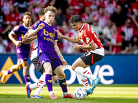 Go Ahead Eagles player Jakob Breum and PSV player Richard Ledezma during the match PSV vs. Go Ahead Eagles at the Philips Stadium for the Du...