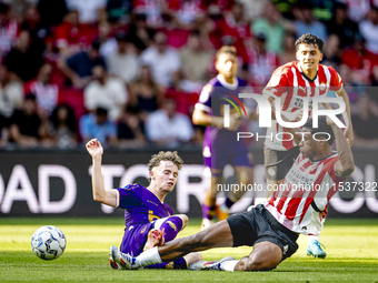 Go Ahead Eagles player Jakob Breum and PSV player Ryan Flamingo during the match PSV vs. Go Ahead Eagles at the Philips Stadium for the Dutc...