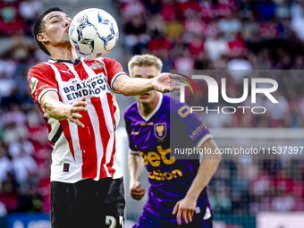 PSV player Hirving Lozano plays during the match PSV vs. Go Ahead Eagles at the Philips Stadium for the Dutch Eredivisie 4th round season 20...