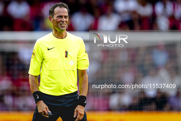 Referee Bas Nijhuis officiates the match between PSV and Go Ahead Eagles at the Philips Stadium for the Dutch Eredivisie 4th round season 20...