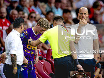 Go Ahead Eagles trainer Paul Simonis during the match PSV vs. Go Ahead Eagles at the Philips Stadium for the Dutch Eredivisie 4th round seas...