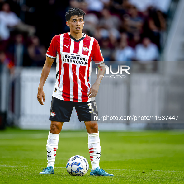 PSV player Richard Ledezma during the match between PSV and Go Ahead Eagles at the Philips Stadium for the Dutch Eredivisie 4th round season...