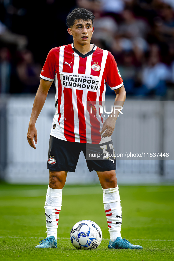 PSV player Richard Ledezma during the match between PSV and Go Ahead Eagles at the Philips Stadium for the Dutch Eredivisie 4th round season...