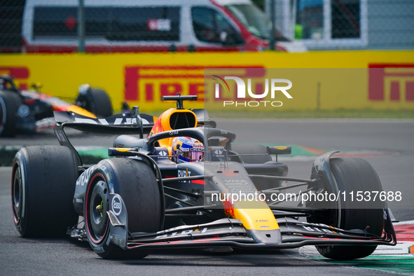 Max Verstappen of the Netherlands drives the Oracle Red Bull Racing RB20 during the Race of the Formula 1 Pirelli Gran Premio d'Italia 2024...