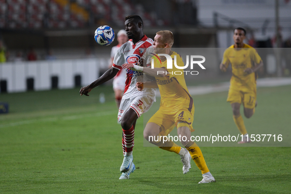 Davis Mensah of Mantova 1911 contrasts with Tijs Velthius of US Salernitana 1919 during the Italian Serie B soccer championship football mat...