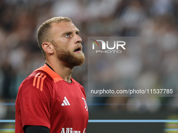 Michele Di Gregorio during the Serie A 2024-2025 match between Juventus and Roma in Turin, Italy, on September 1, 2024 