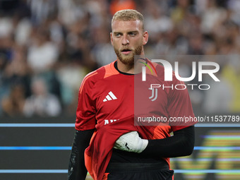 Michele Di Gregorio during the Serie A 2024-2025 match between Juventus and Roma in Turin, Italy, on September 1, 2024 (