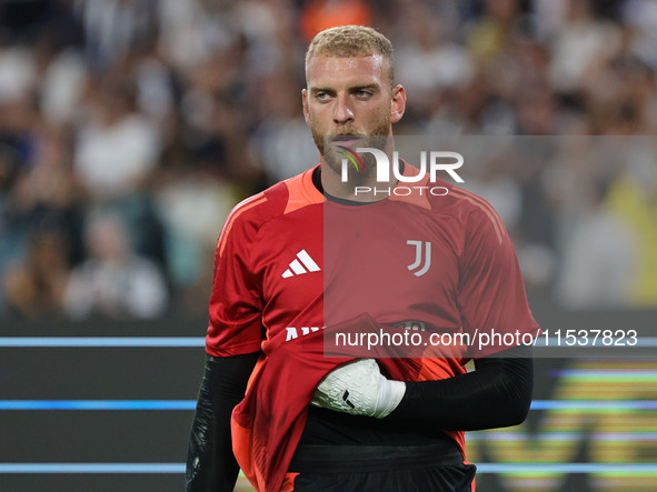 Michele Di Gregorio during the Serie A 2024-2025 match between Juventus and Roma in Turin, Italy, on September 1, 2024 