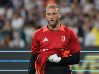 Michele Di Gregorio during the Serie A 2024-2025 match between Juventus and Roma in Turin, Italy, on September 1, 2024 (