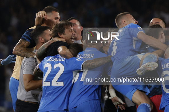 Antonio Conte, coach of Napoli, celebrates after Frank Zambo Anguissa of Napoli scores their first goal during the Serie A soccer match betw...