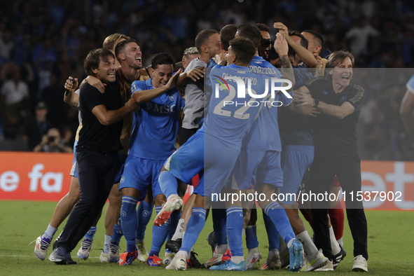 Antonio Conte, coach of Napoli, celebrates after Frank Zambo Anguissa of Napoli scores their first goal during the Serie A soccer match betw...