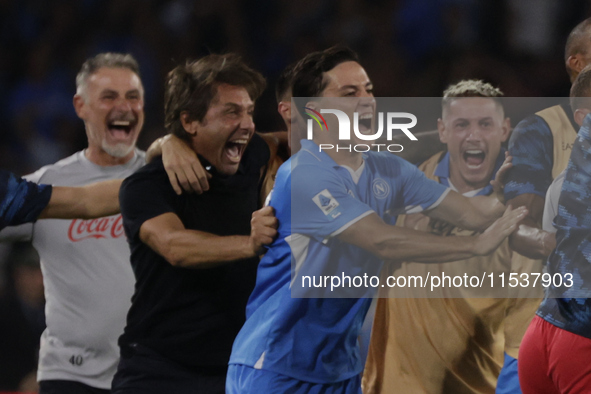 Antonio Conte, coach of Napoli, celebrates after Frank Zambo Anguissa of Napoli scores their first goal during the Serie A soccer match betw...