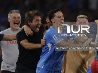 Antonio Conte, coach of Napoli, celebrates after Frank Zambo Anguissa of Napoli scores their first goal during the Serie A soccer match betw...