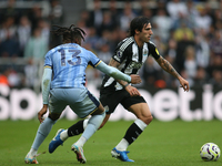 Newcastle United's Sandro Tonali takes on Tottenham Hotspur's Destiny Udogie during the Premier League match between Newcastle United and To...