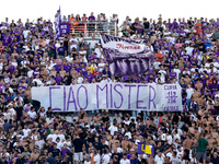 Supporters of ACF show a banner in memory of Sven-Goran Eriksson during the Serie A Enilive match between ACF Fiorentina and AC Monza at Sta...