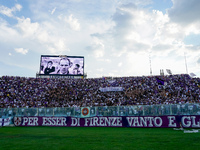 Supporters of ACF show a banner in memory of Sven-Goran Eriksson during the Serie A Enilive match between ACF Fiorentina and AC Monza at Sta...