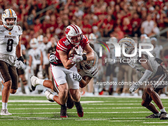 Wisconsin Badgers tight end Tucker Ashcraft #38 runs down the field after a catch against the Western Michigan Broncos at Camp Randall Stadi...