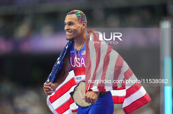 Roderick Townsend of United States of America celebrates winning gold in Mens High Jump t45 during the Paris 2024 Paralympic Games at Stade...