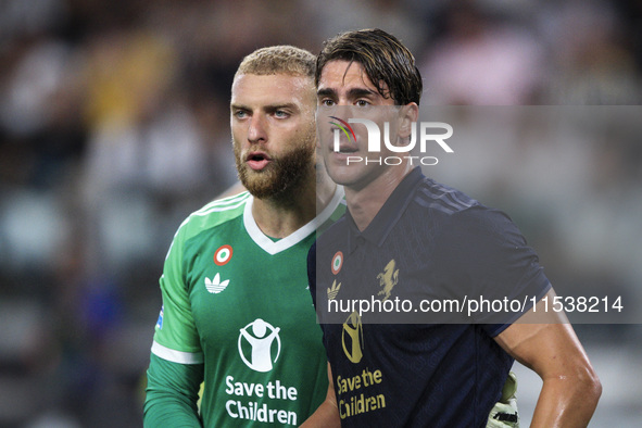 Juventus goalkeeper Michele Di Gregorio (29) and Juventus forward Dusan Vlahovic (9) look on during the Serie A football match n.3 Juventus...