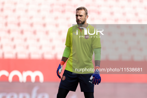 Pau Lopez of Girona FC is in action during the La Liga EA Sports match between Sevilla FC and Girona CF at Nuevo Mirandilla in Seville, Spai...