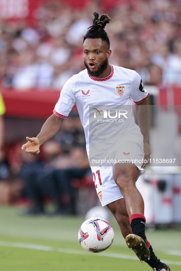 Chidera Ejuke of Sevilla FC controls the ball during the La Liga EA Sports match between Sevilla FC and Girona CF at Nuevo Mirandilla in Sev...