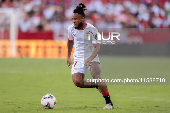 Chidera Ejuke of Sevilla FC runs with the ball during the La Liga EA Sports match between Sevilla FC and Girona CF at Nuevo Mirandilla in Se...