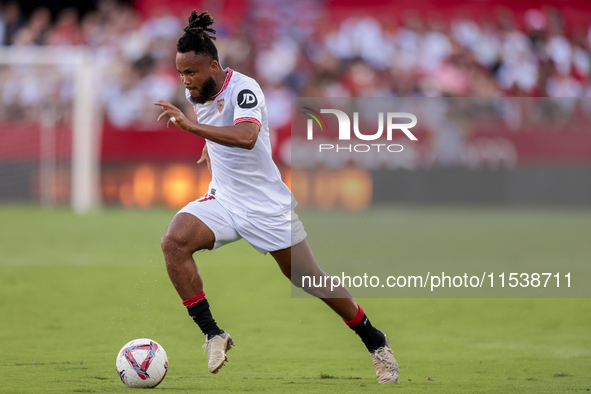 Chidera Ejuke of Sevilla FC runs with the ball during the La Liga EA Sports match between Sevilla FC and Girona CF at Nuevo Mirandilla in Se...