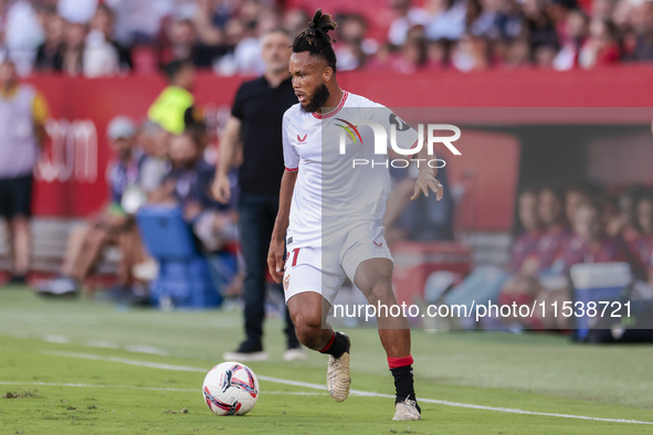 Chidera Ejuke of Sevilla FC runs with the ball during the La Liga EA Sports match between Sevilla FC and Girona CF at Nuevo Mirandilla in Se...