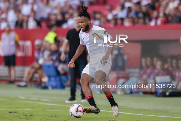 Chidera Ejuke of Sevilla FC controls the ball during the La Liga EA Sports match between Sevilla FC and Girona CF at Nuevo Mirandilla in Sev...