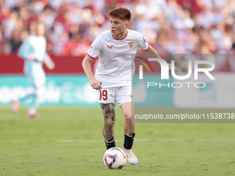 Valentin Barco of Sevilla FC passes the ball during the La Liga EA Sports match between Sevilla FC and Girona CF at Nuevo Mirandilla in Sevi...