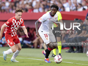 Luciem Agoume of Sevilla FC runs with the ball during the La Liga EA Sports match between Sevilla FC and Girona CF at Nuevo Mirandilla in Se...