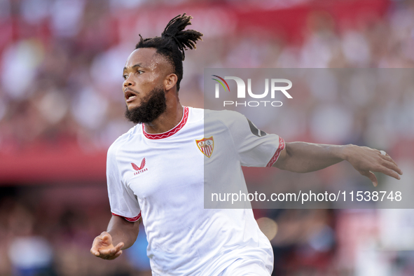 Chidera Ejuke of Sevilla FC reacts to a missed opportunity during the La Liga EA Sports match between Sevilla FC and Girona CF at Nuevo Mira...