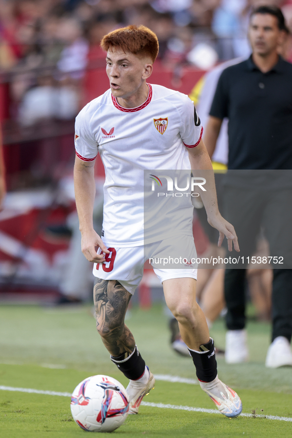 Valentin Barco of Sevilla FC runs with the ball during the La Liga EA Sports match between Sevilla FC and Girona CF at Nuevo Mirandilla in S...