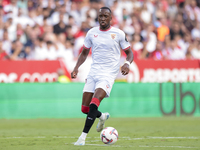 Dodi Lukebakio of Sevilla FC runs with the ball during the La Liga EA Sports match between Sevilla FC and Girona CF at Nuevo Mirandilla in S...