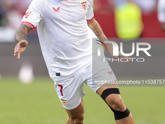 Isaac Romero of Sevilla FC runs with the ball during the La Liga EA Sports match between Sevilla FC and Girona CF at Nuevo Mirandilla in Sev...