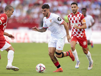 Isaac Romero of Sevilla FC runs with the ball during the La Liga EA Sports match between Sevilla FC and Girona CF at Nuevo Mirandilla in Sev...