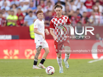 Viktor Tsygankov of Girona FC controls the ball during the La Liga EA Sports match between Sevilla FC and Girona CF at Nuevo Mirandilla in S...