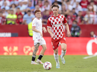 Viktor Tsygankov of Girona FC controls the ball during the La Liga EA Sports match between Sevilla FC and Girona CF at Nuevo Mirandilla in S...