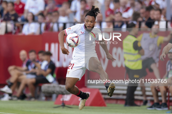 Chidera Ejuke of Sevilla FC controls the ball during the La Liga EA Sports match between Sevilla FC and Girona CF at Nuevo Mirandilla in Sev...