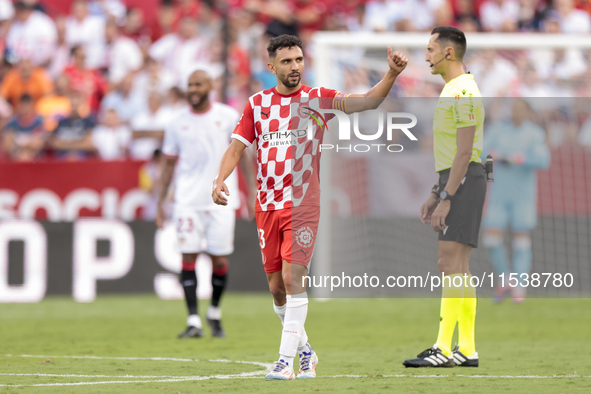 Ivan Martin of Girona FC celebrates a goal during the La Liga EA Sports match between Sevilla FC and Girona CF at Nuevo Mirandilla in Sevill...