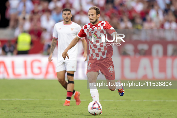 Daley Blind of Girona FC runs with the ball during the La Liga EA Sports match between Sevilla FC and Girona CF at Nuevo Mirandilla in Sevil...