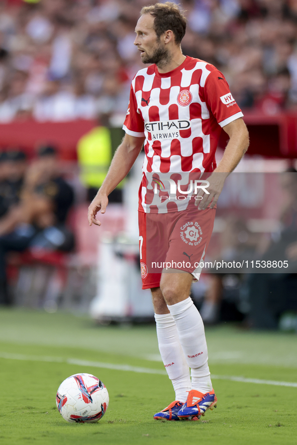 Daley Blind of Girona FC controls the ball during the La Liga EA Sports match between Sevilla FC and Girona CF at Nuevo Mirandilla in Sevill...