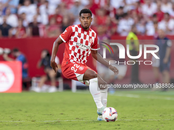 Jhon Solis of Girona FC controls the ball during the La Liga EA Sports match between Sevilla FC and Girona CF at Nuevo Mirandilla in Seville...